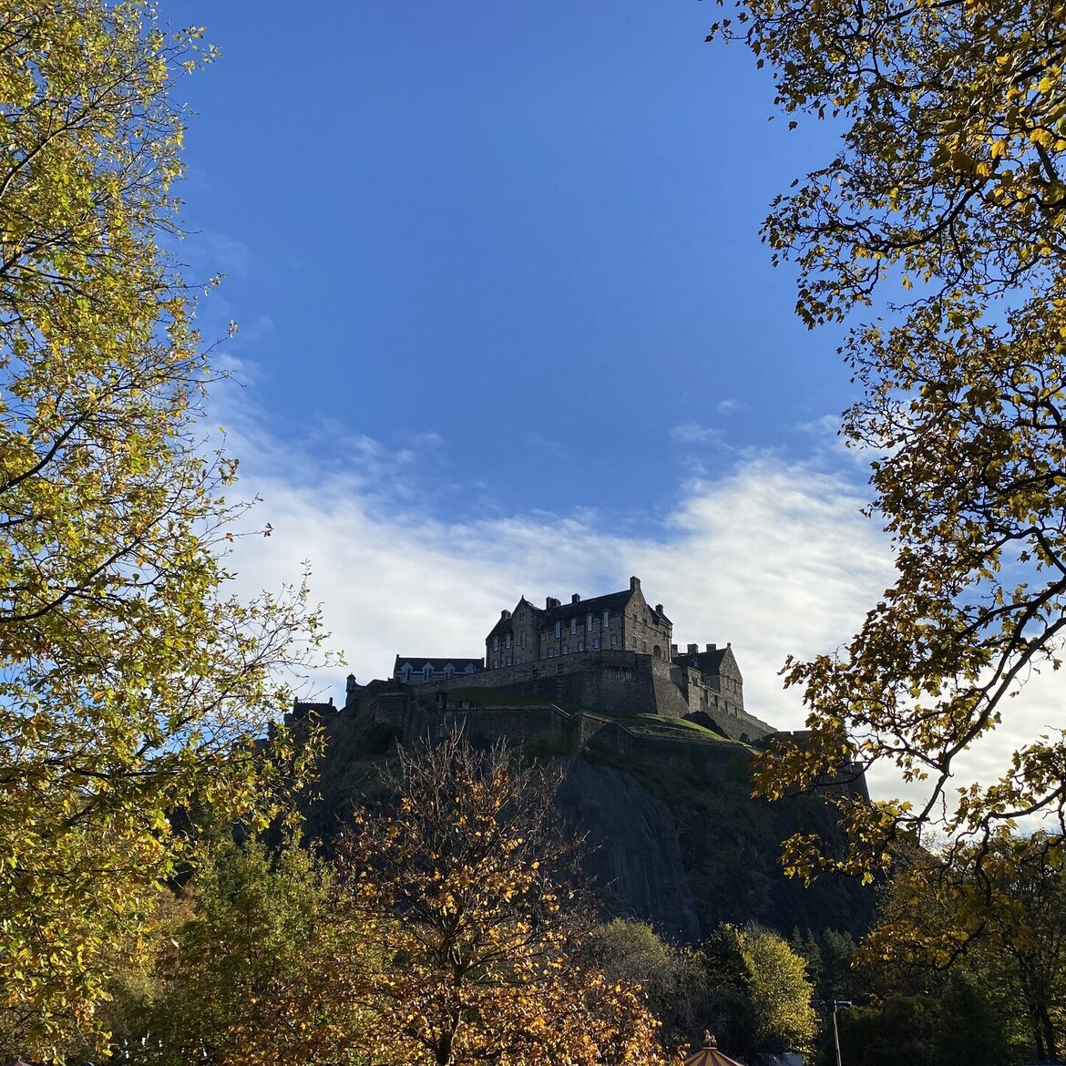Auslandsaufenthalt UK: Blick auf Edinburgh Castle